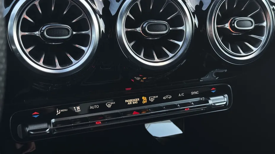 MERCEDES-BENZ CLA CLA 200 AMG Line 7G-DCT