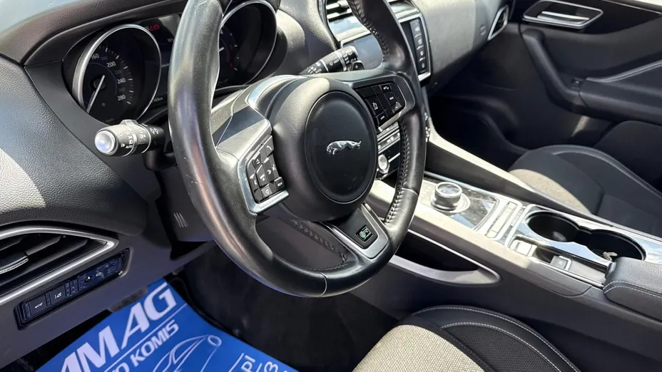 JAGUAR F-Pace -