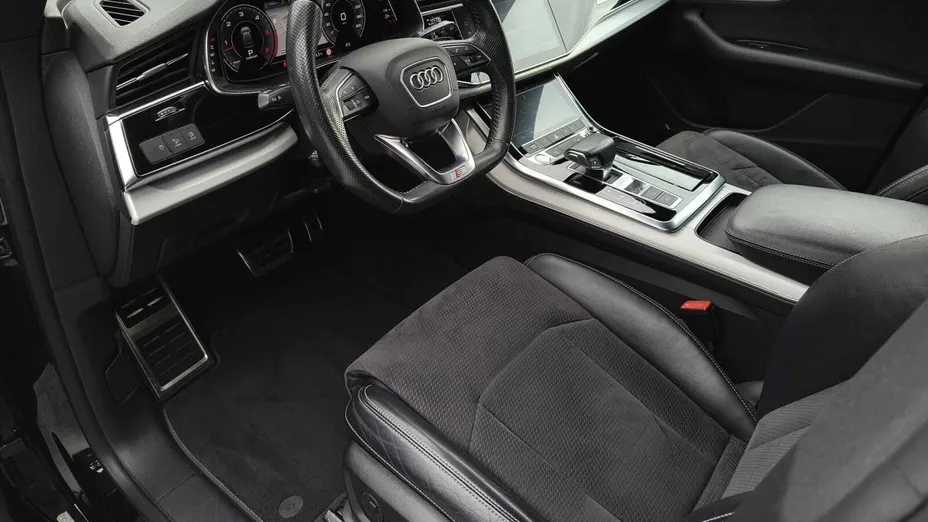 AUDI Q8 -
