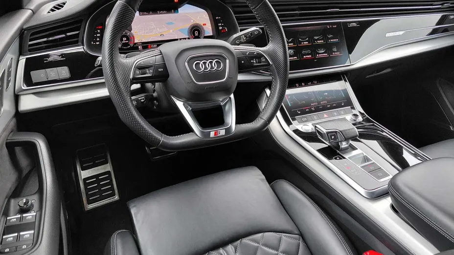 AUDI Q8 -