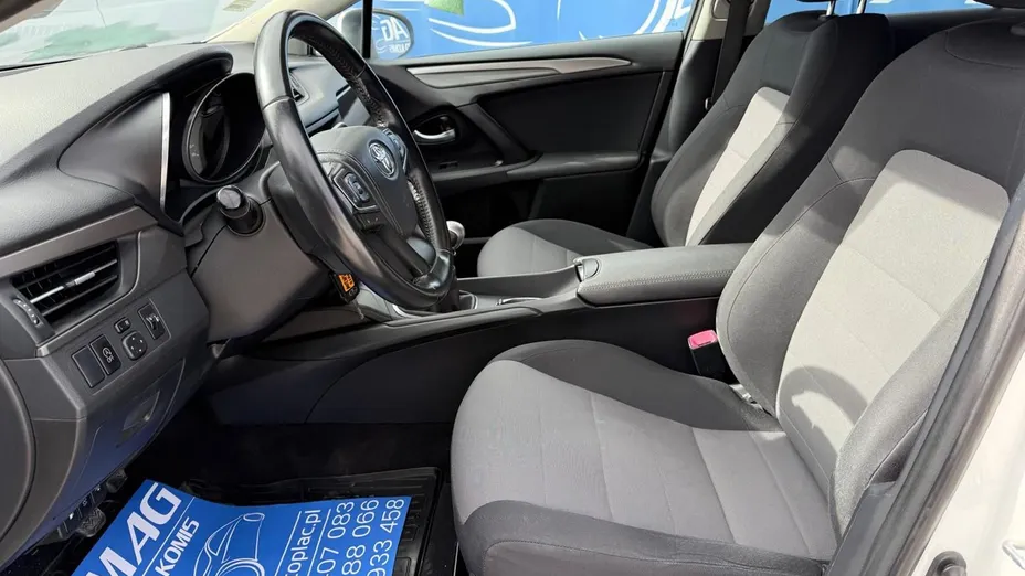 TOYOTA Avensis -