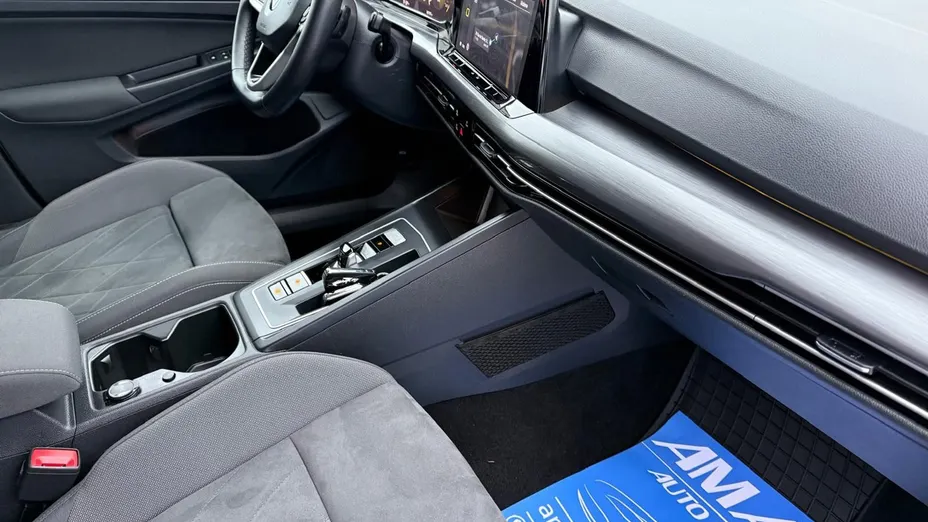VOLKSWAGEN Golf -