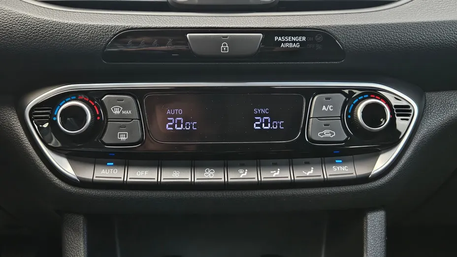 HYUNDAI i30 i30 1.5 T-GDI 48V Smart