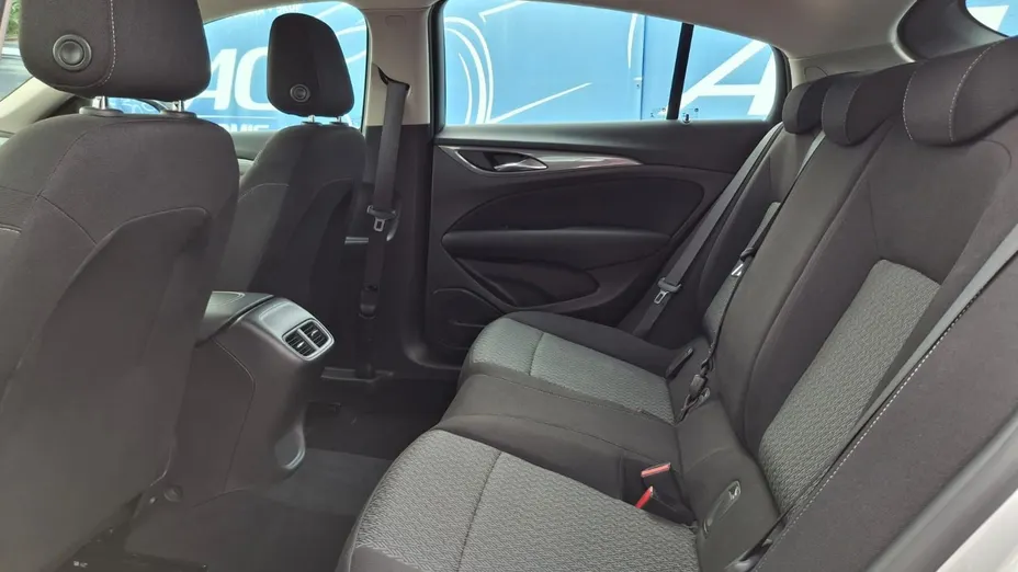 OPEL Insignia -