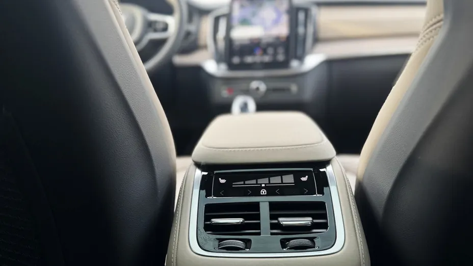 VOLVO XC90 XC90 T8 AWD Plug-In Hybrid Ultra Bright 7os aut