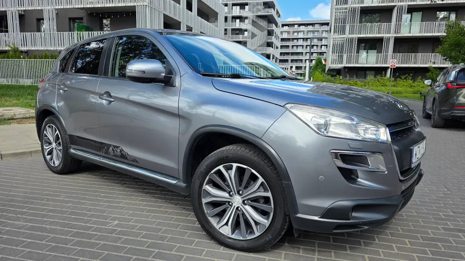 PEUGEOT 4008 -
