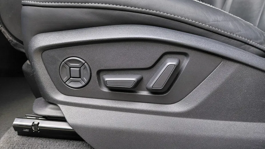 AUDI Q8 -