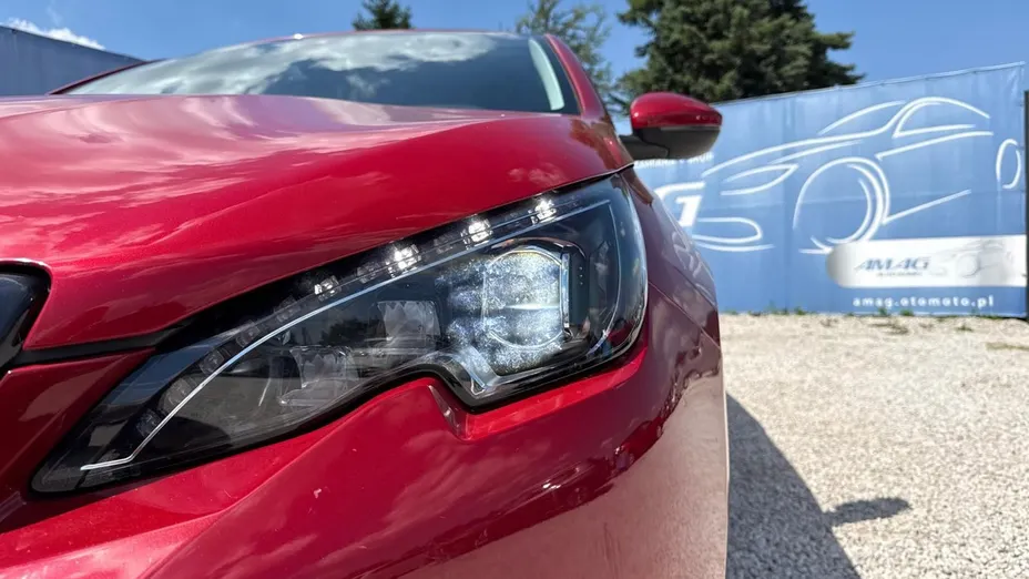 PEUGEOT 308 -