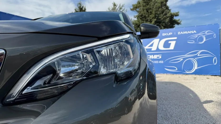 PEUGEOT 3008 -