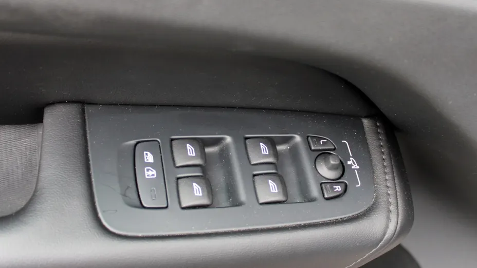 VOLVO XC60 XC60 B4 D AWD Plus Dark aut