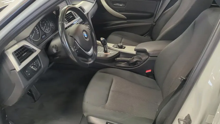 BMW Seria 3 318i GPF aut