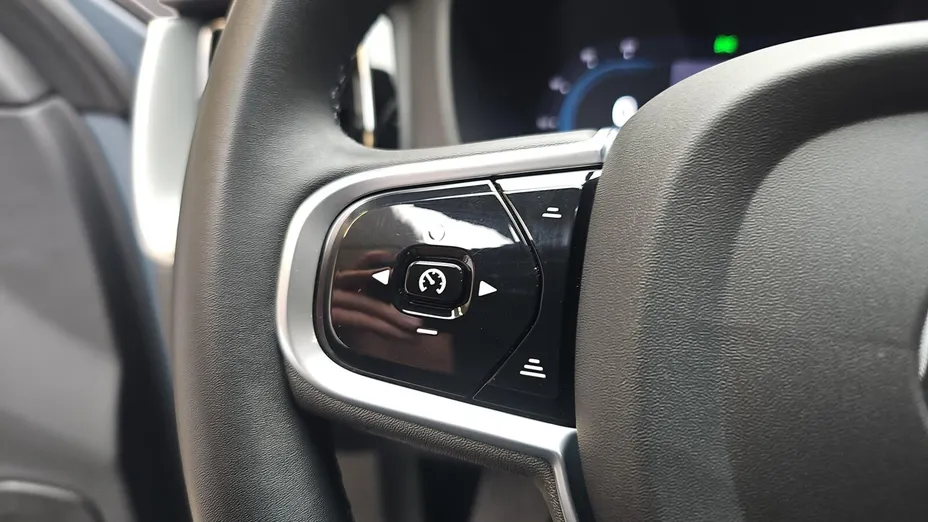 VOLVO XC60 XC60 B5 B AWD R-Design aut