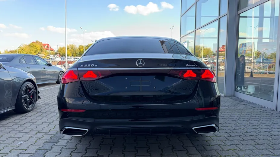MERCEDES-BENZ E Klasa E 220 d mHEV 4-Matic AMG 9G-Tronic