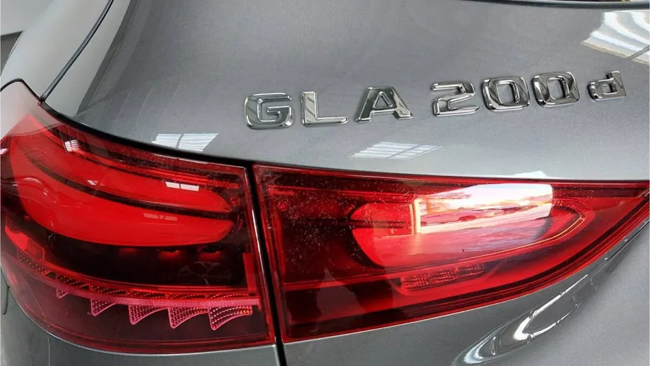 MERCEDES-BENZ GLA GLA 200 d Progressive 8G-DCT