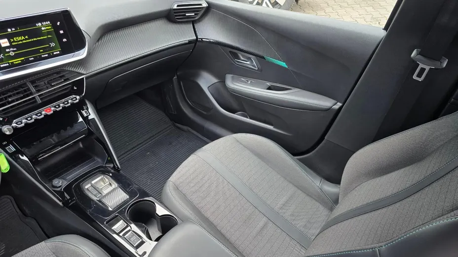 PEUGEOT 208 208 1.2 PureTech Allure S&S EAT8