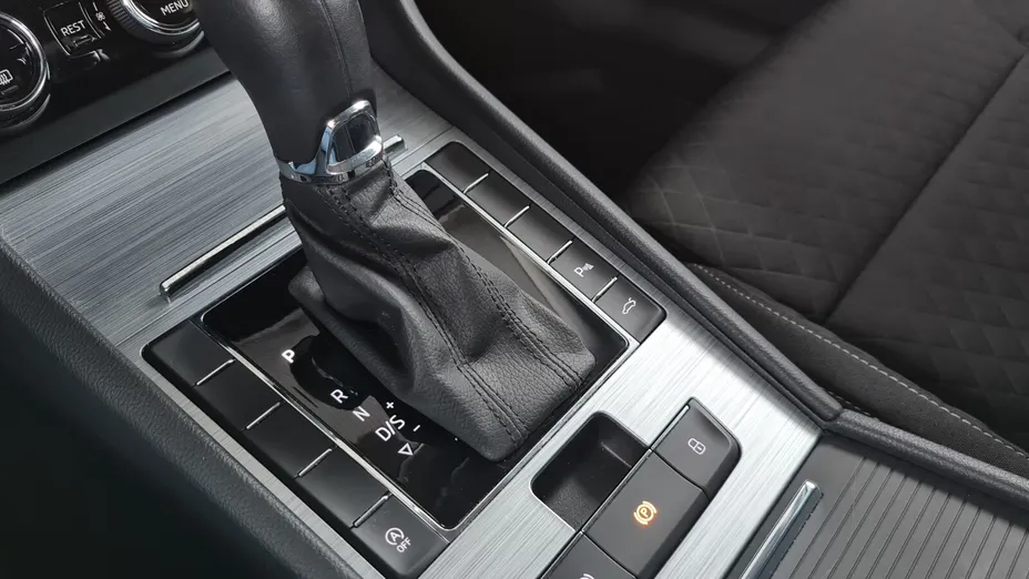 SKODA Superb Superb 2.0 TDI SCR Ambition DSG