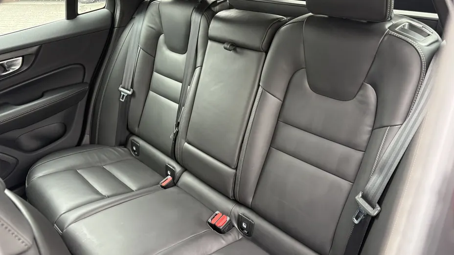 VOLVO V60 V60 B4 B Plus Dark aut