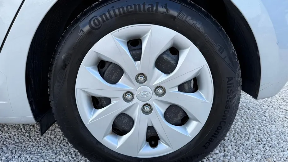 HYUNDAI i20 -