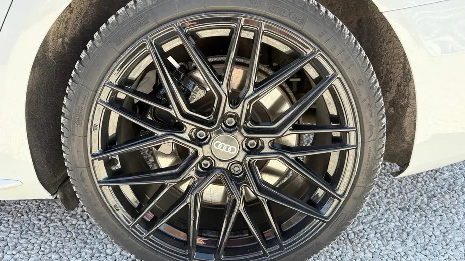AUDI S4 -