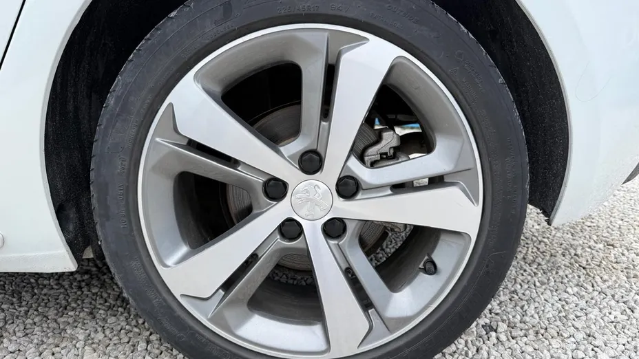 PEUGEOT 308 -