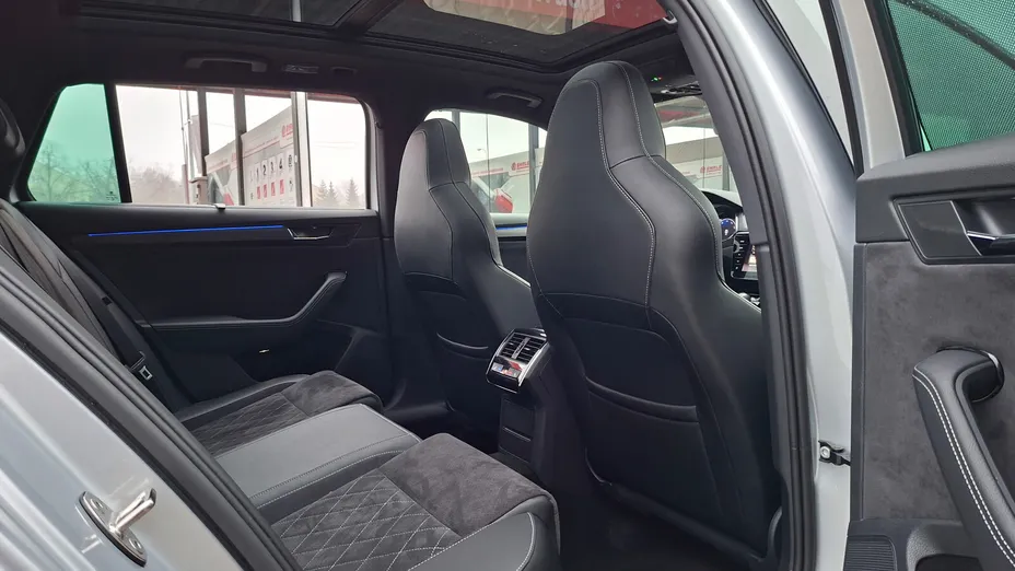 SKODA Superb Superb 2.0 TDI SCR Sportline DSG