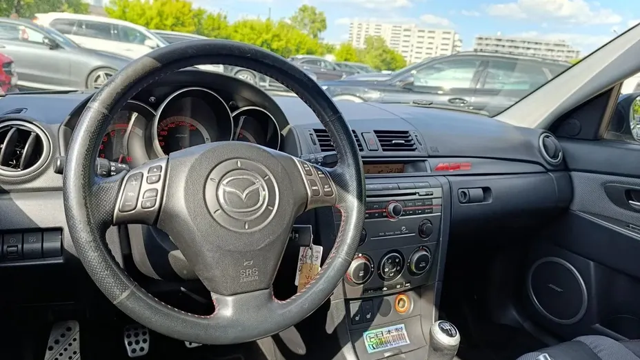 MAZDA 3 -