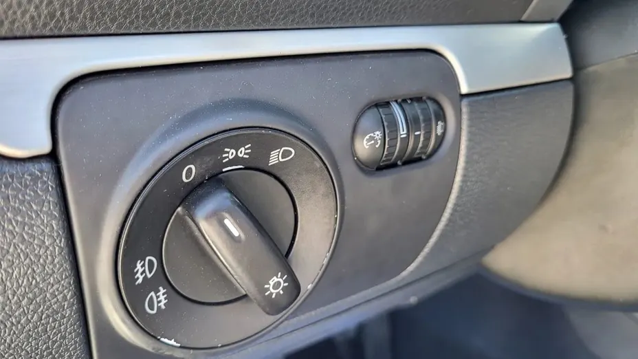 VOLKSWAGEN Eos -