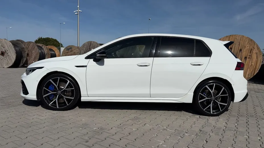 VOLKSWAGEN Golf -