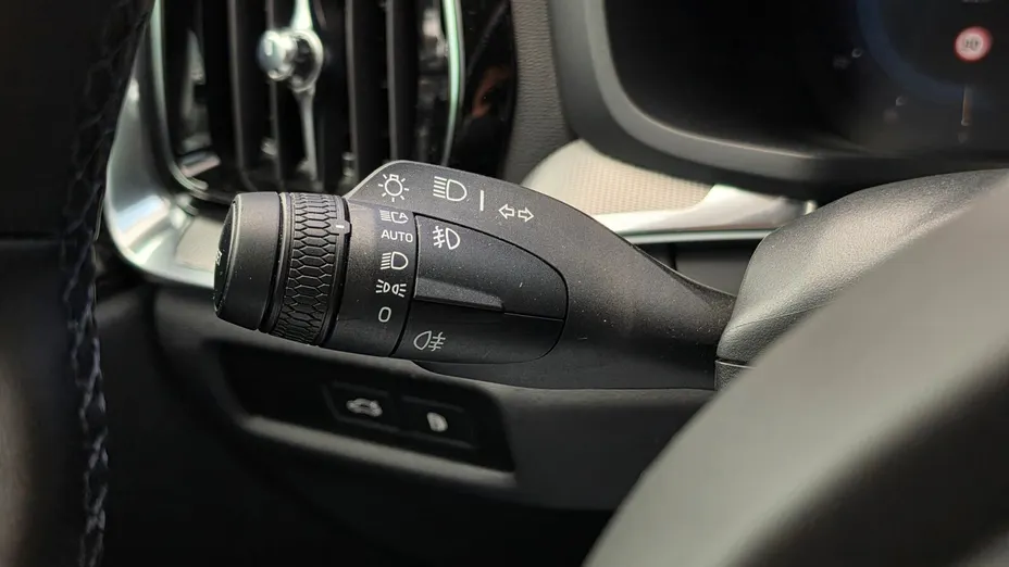VOLVO V60 V60 T6 AWD Plug-In Hybrid Plus Dark aut