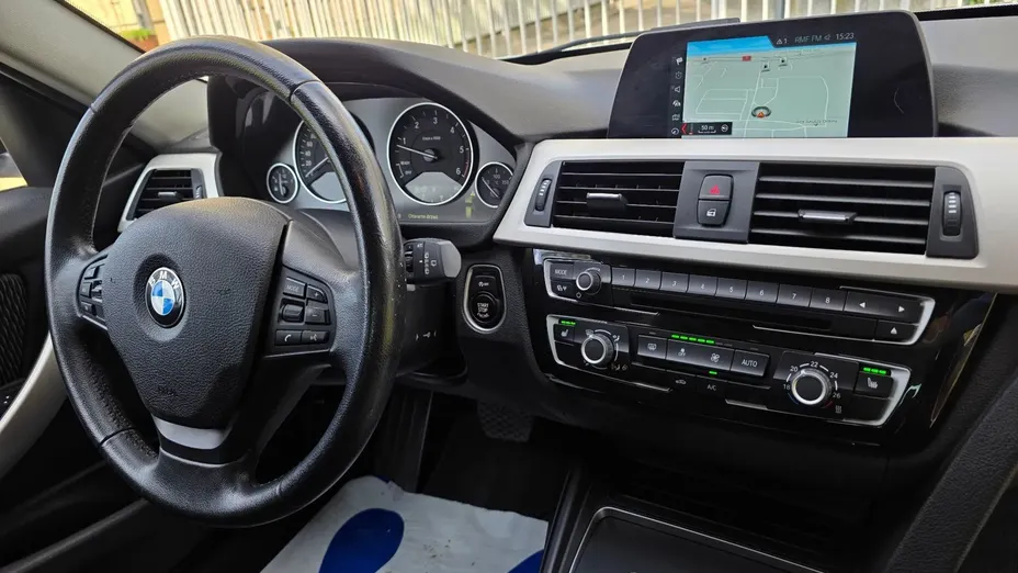 BMW Seria 3 320d xDrive Luxury Line aut