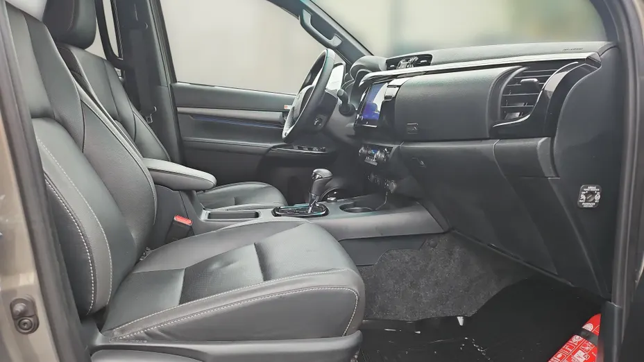 TOYOTA HiLux Hilux 2.8 D-4D mHEV Double Cab Invincible 4x4 aut