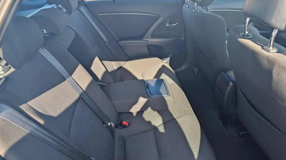 TOYOTA Avensis Avensis 2.0 D-4D Sol plus+NAVI