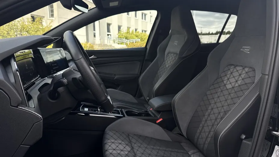VOLKSWAGEN Golf Golf VIII 1.5 eTSI EVO R-Line DSG