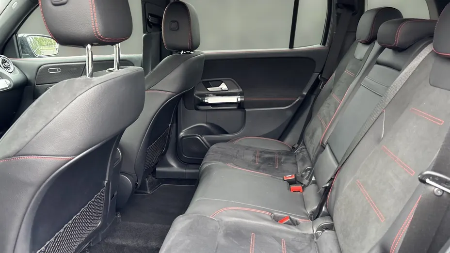 MERCEDES-BENZ GLB GLB 200 mHEV AMG Line 7G-DCT