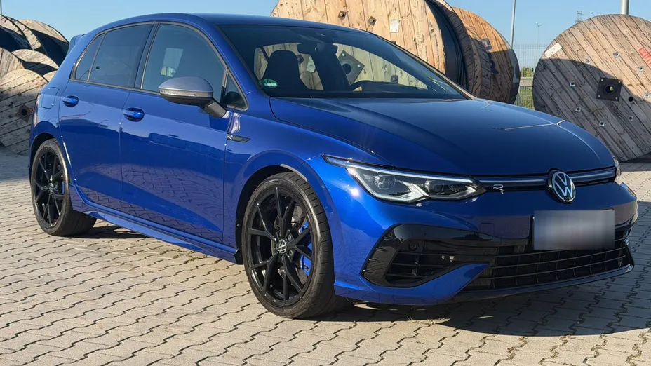 VOLKSWAGEN Golf -