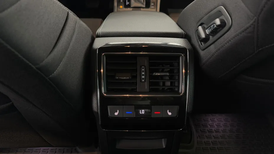 SKODA Superb Superb 2.0 TDI SCR Style DSG