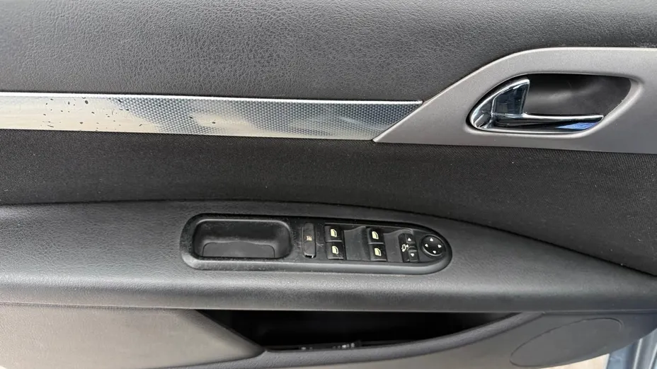 PEUGEOT 407 -