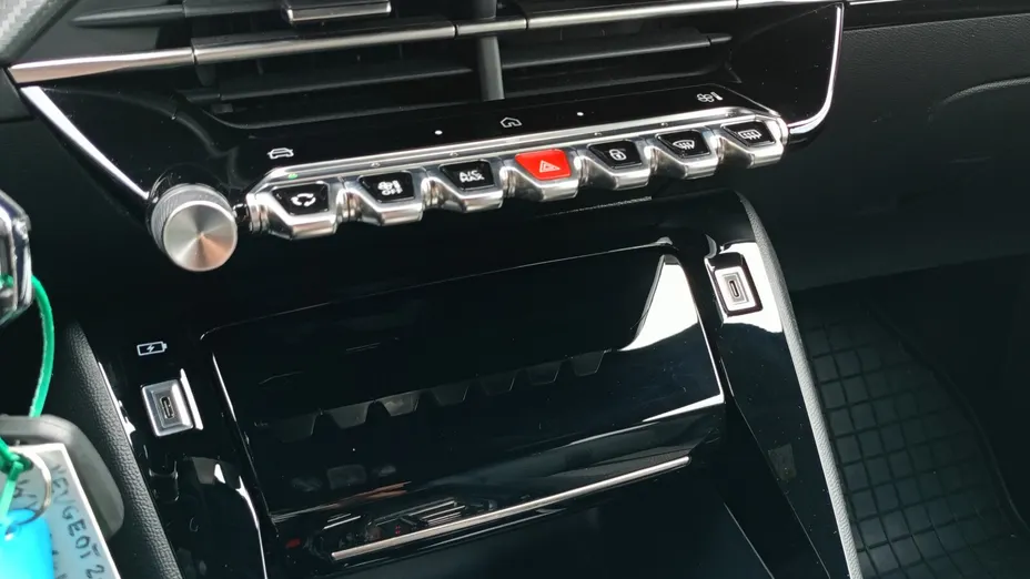 PEUGEOT 2008 -