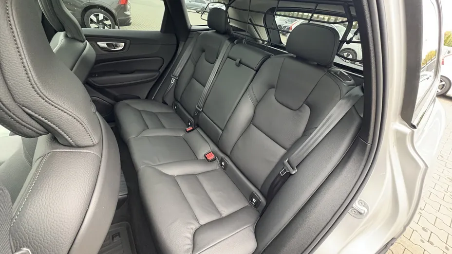 VOLVO XC60 XC60 T6 Plug-In Hybrid AWD Plus Dark aut