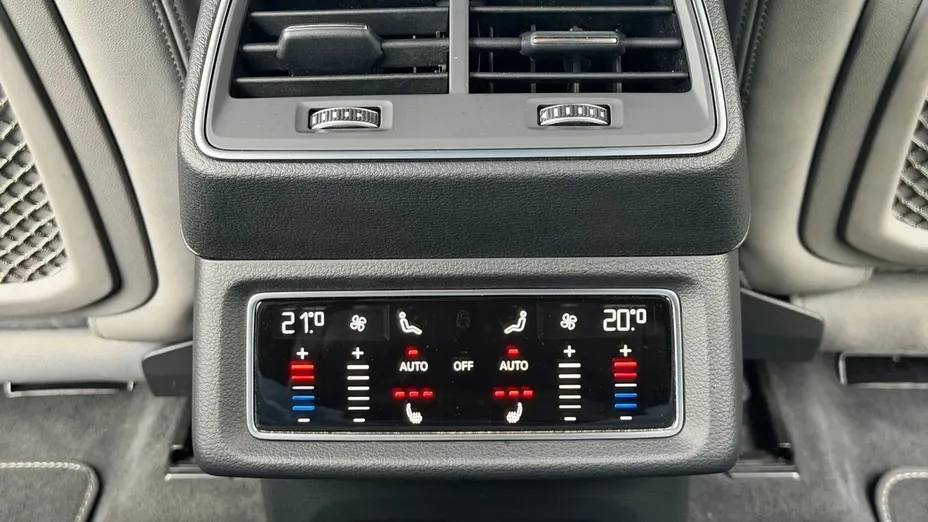 AUDI e-tron -