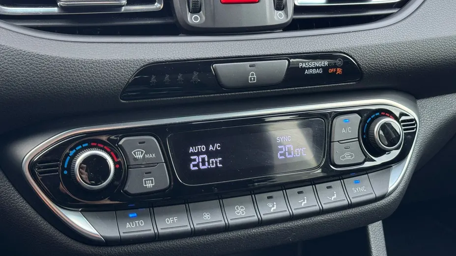 HYUNDAI i30 i30 1.5 T-GDI 48V Smart
