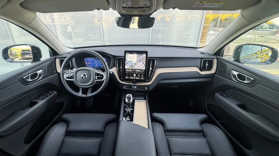 VOLVO XC60 XC60 B5 B AWD Plus Dark aut