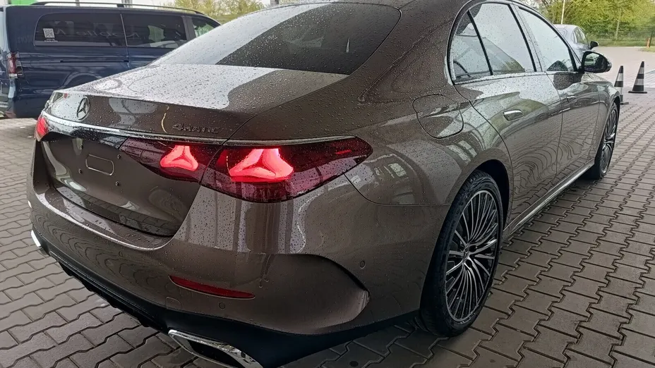 MERCEDES-BENZ E Klasa E 220 d mHEV 4-Matic AMG 9G-Tronic
