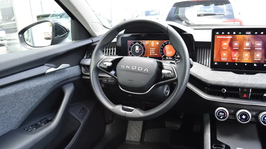 SKODA Superb -