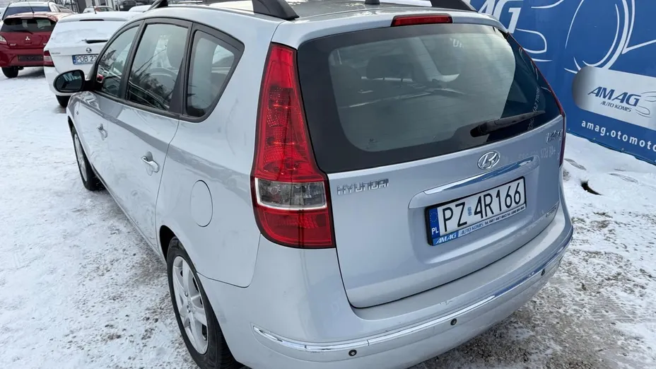 HYUNDAI i30 -