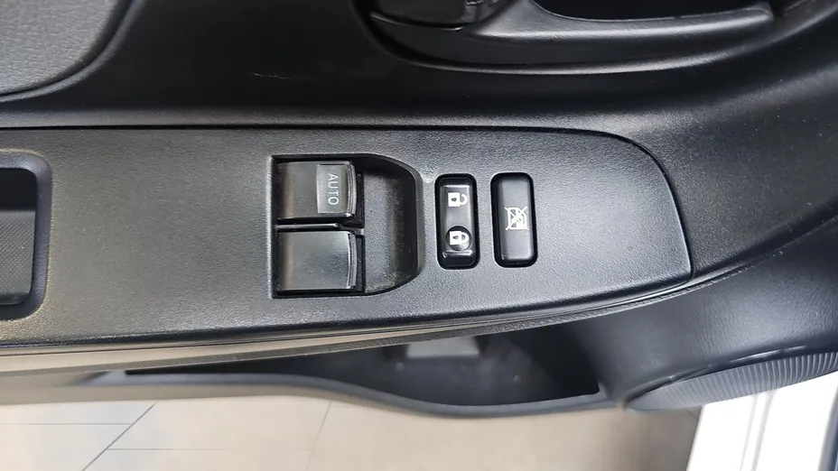 TOYOTA Yaris Yaris 1.0 Active