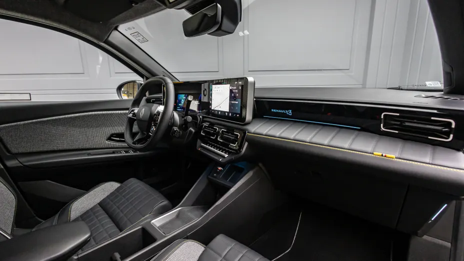 RENAULT R4 R4 52kWh Comfort Range Iconic
