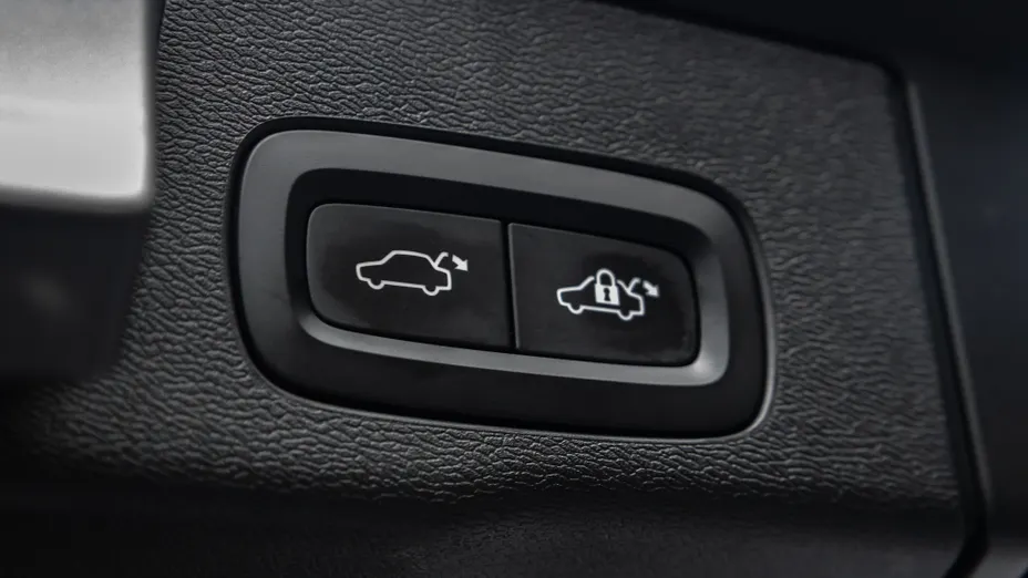 VOLVO XC60 XC60 B4 D AWD Plus Dark aut