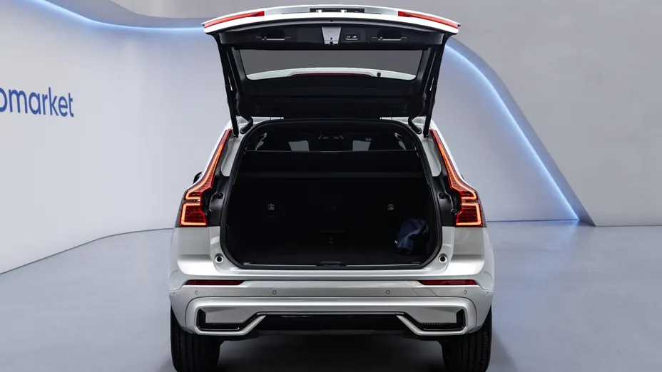 VOLVO XC60 XC60 B4 D AWD Plus Dark aut