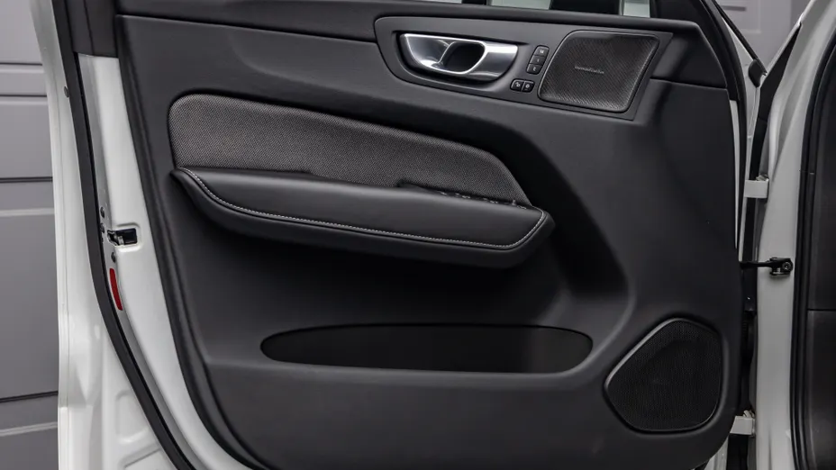 VOLVO XC60 XC60 B4 D AWD Plus Dark aut
